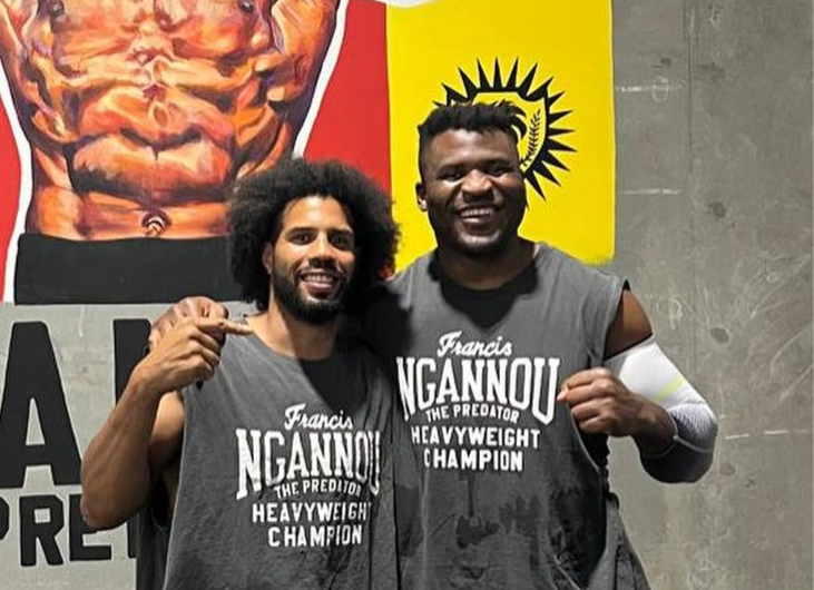 Séance d’échauffement de Francis Ngannou avec son coach John Mbumba expert en boxe à Paris